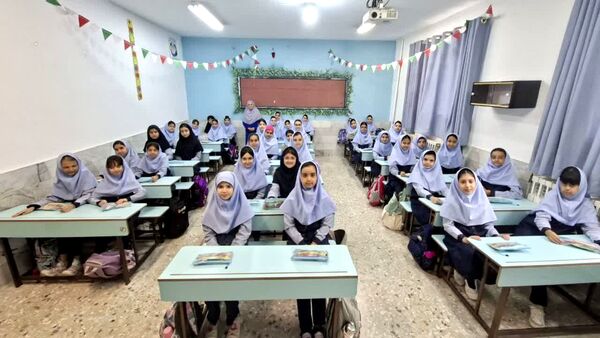آیین نواختن زنگ مهر، ایثار و شهادت در مدرسه فرهنگیان ۲