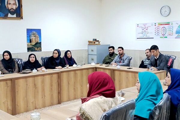  جلسه شورای معلمان دبستان شهید رجایی با محوریت طرح «رهیافت»