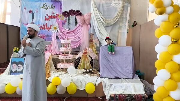 شروع قصه بندگی با دست های کوچک
