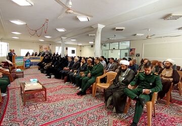 تکریم معلمان و دانش‌آموزان نخبه سمپاد بروجرد با حضور امام جمعه و مدیرآموزش و پرورش بروجرد 