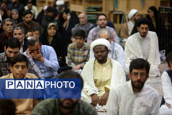 محفل کرسی ملی تلاوت نوجوانان فاطمی در حرم حضرت معصومه(س)