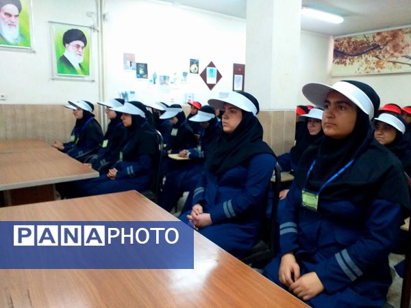 آیین افتتاحیه طرح کانون یاریگران زندگی و برپایی نمایشگاه مبارزه با آسیب‌های اجتماعی در دبیرستان شهید همت ملارد