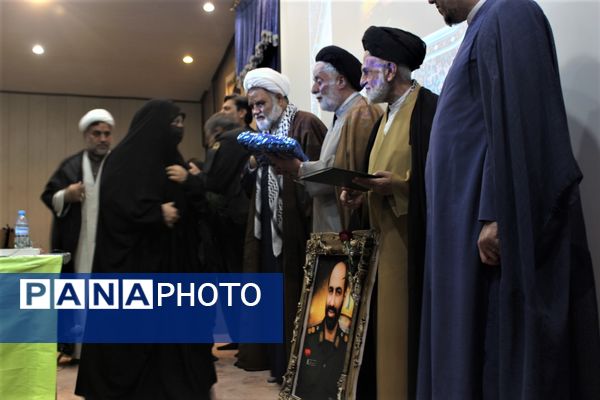 تجلیل از خادمان و فرهنگ‌یاران نماز در قم