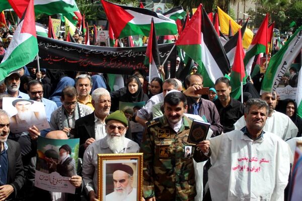 تجمع بزرگ دانش‌آموزان و فرهنگیان در حمایت از مردم مظلوم غزه و فلسطین