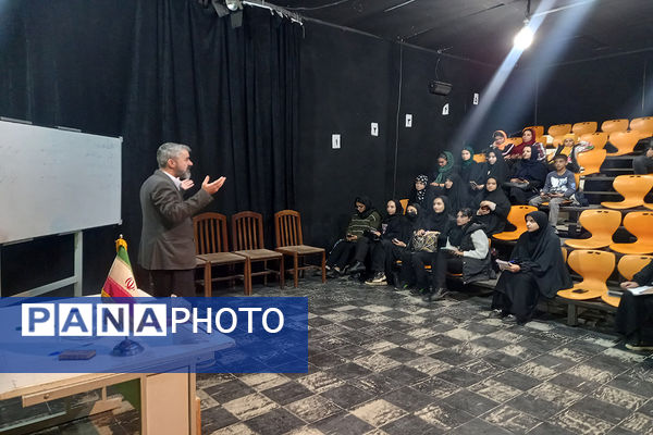 برگزاری کلاس‌های خبرنگاری ویژه هفته بسیج با حضور مسئولان و اصحاب رسانه در شهرستان پیشوا