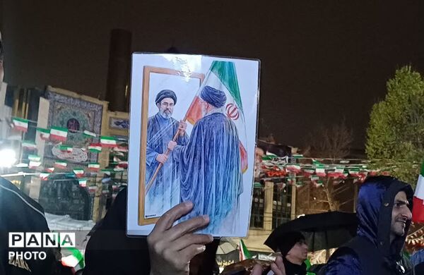حضور پرشور مردم شهرستان فردیس در خیابان‌ها برای بیعت با رهبر انقلاب
