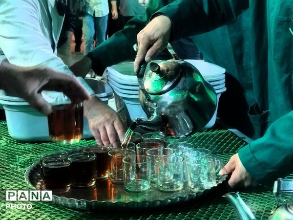 میزبانی در مسیر اجتماعات؛ فعالیت چایخانه حضرت زهرا (س)