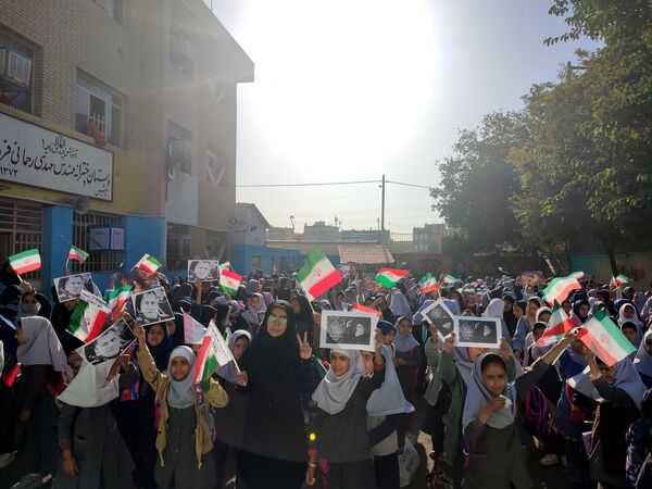شادی دانش‌آموزان مدرسه مهندس رحمانی فرد ناحیه یک مشهد مقدس