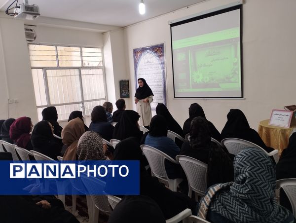 جلسه آموزش خانواده در دبیرستان دخترانه رفعت