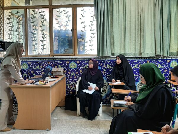 اختتامیه دوره ارتقاء مهارت‌های رابطان مشاوره نواحی هفت‌گانه مشهد و تبادکان