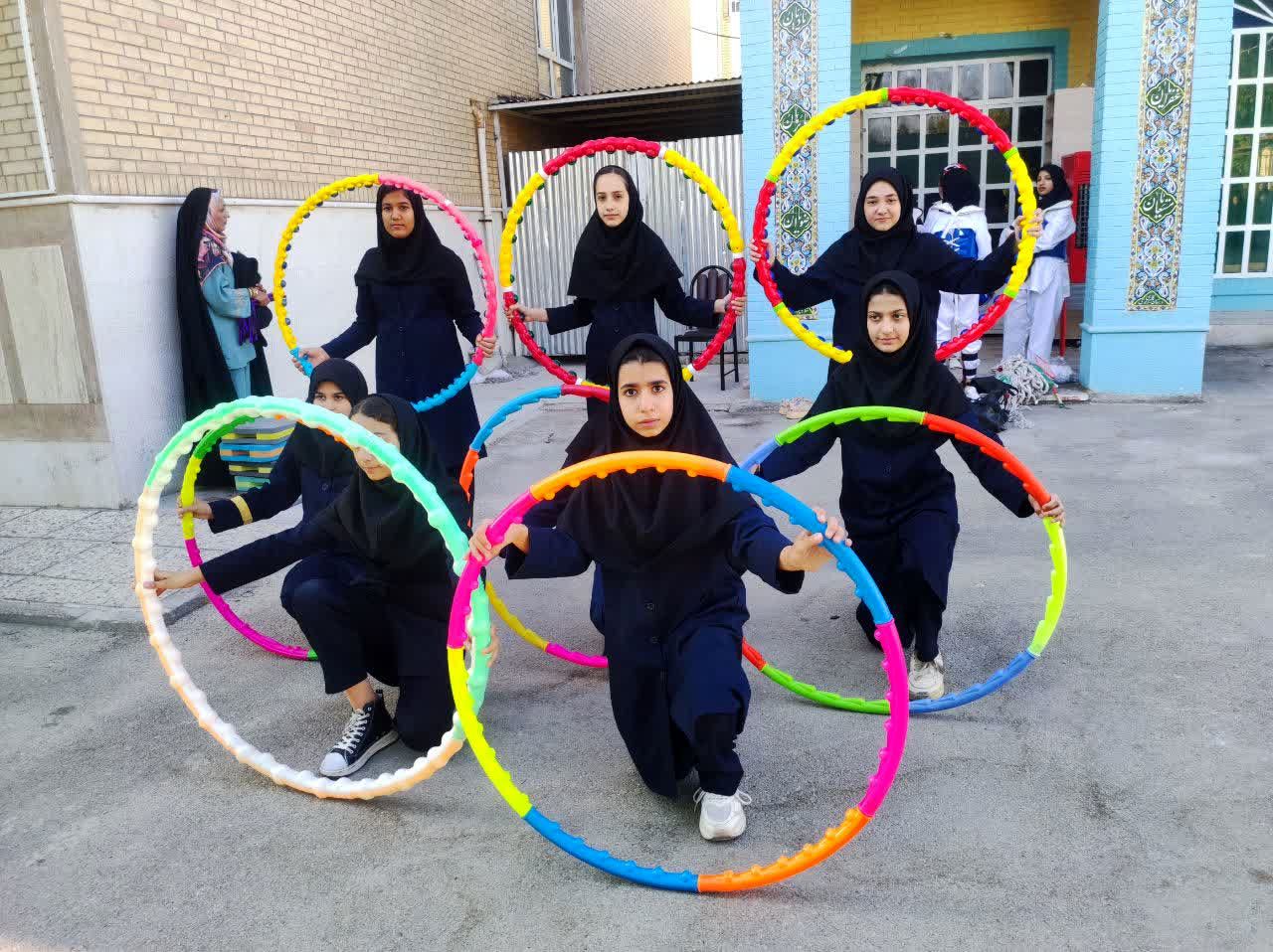 یک روز شاد در دبیرستان امام خامنه‌ای با المپیاد ورزشی درون مدرسه‌ای 