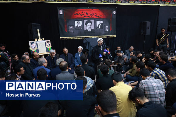 مراسم عزاداری شهادت خادم الرضا(ع) آیت‌الله سید ابراهیم رئیسی و همراهشان در مرکز آموزش عالی شهدای مکه