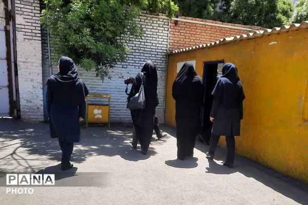 بازدید مدیر آموزش و پرورش ناحیه دو شهرری از دبستان شهید چمران