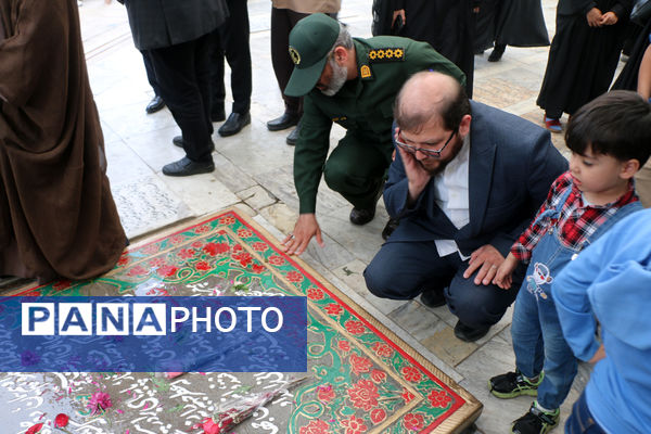 عطرافشانی مزار شهدای فرهنگی استان قم