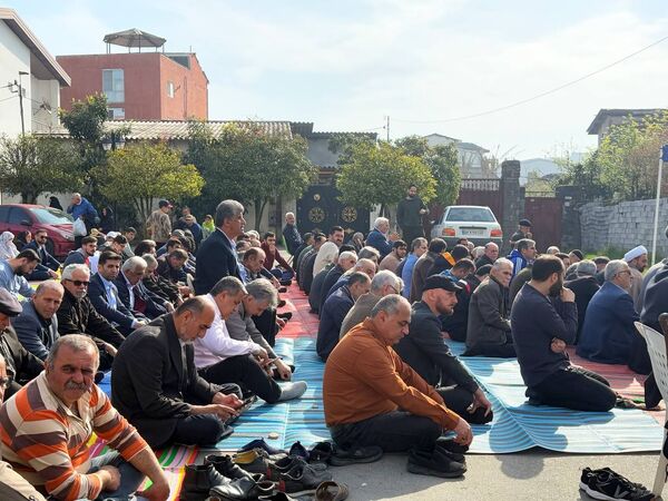 اقامه نماز عید فطر در ایزدشهر