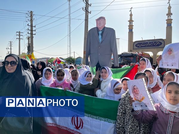برگزاری مراسم راهپیمایی سیزده آبان با حضور دانش‌آموزان و مسئولین در ملارد