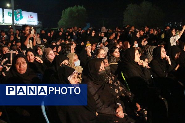 تجمع مردم بندرعباس برای جانباختگان بندر شهید رجایی