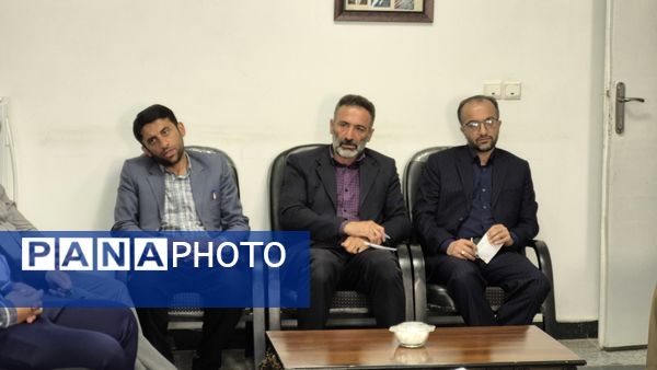 برگزاری جلسه شورای اداری در بلده