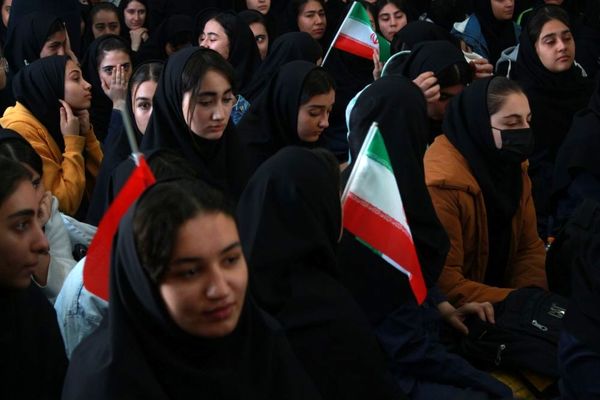 برگزاری یادواره شهدا در مدرسه بنت‌الهدی بهارستان ۲