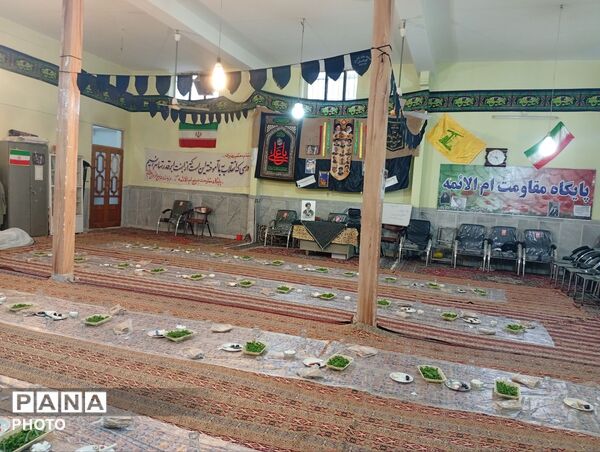 اقامه نماز جماعت همراه با افطاری در مسجد ابوالفضلی نیشابور 