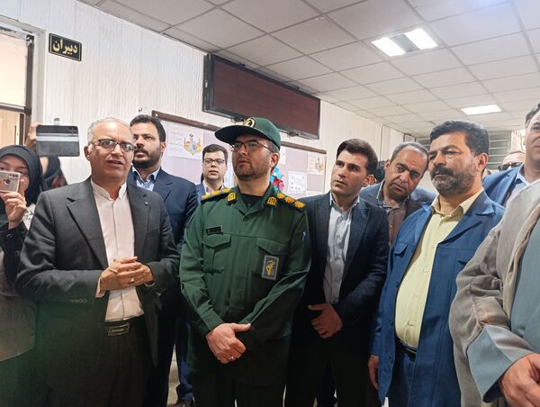 نواختن زنگ سپاس معلم در دبیرستان و دبستان میرزا جعفر سروقد
