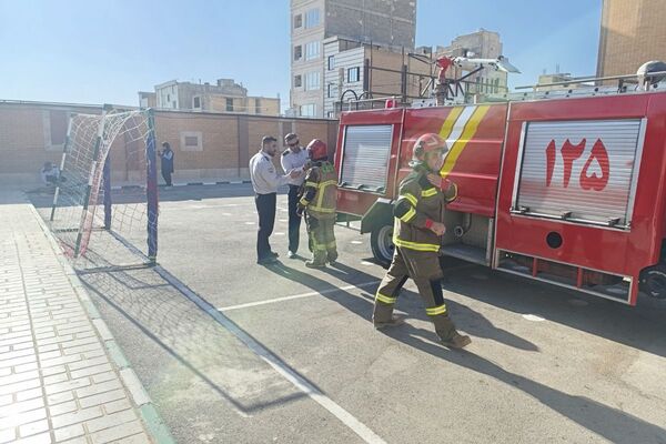 مراسم پدافند غیرعامل در دبیرستان بشارت بهارستان‌دو 