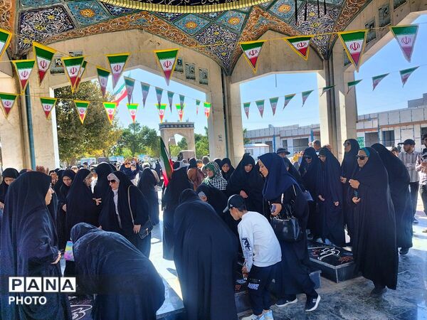 هم‌قدم با خانواده به یاد حماسه‌سازان دفاع مقدس