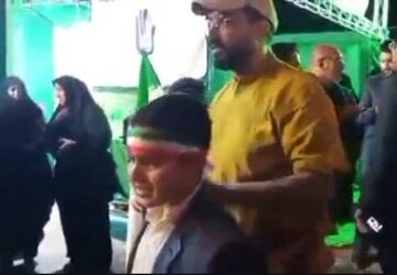 نام شهید نوجوان بر زمین چمن مدرسه امام رضا (ع) نشست
