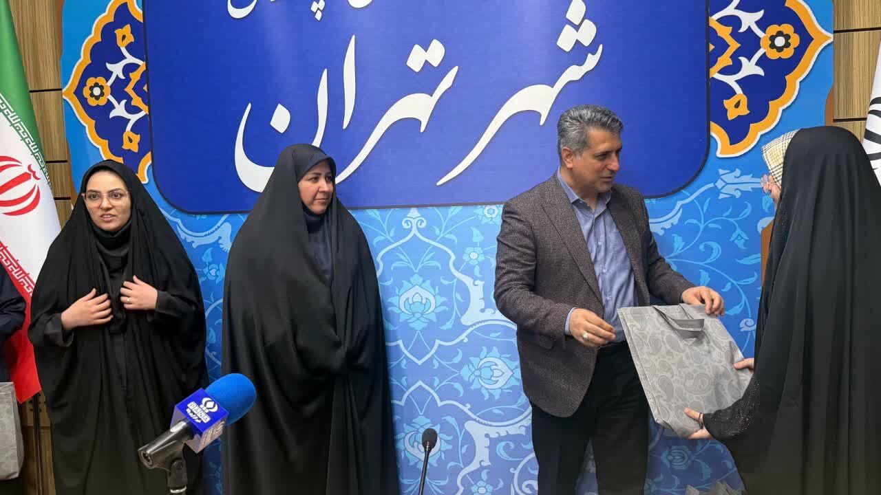 تقدیر از دانش‌آموزخبرنگاران، نمایندگان مجلس و مجامع دانش‌آموزی در نشست گفت‌وگوی بین‌نسلی تهران