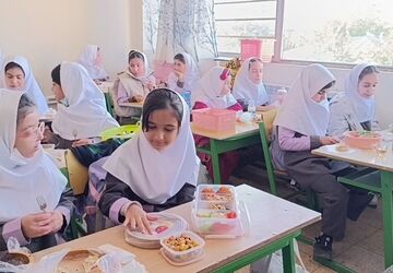 صبحانه سلامت کلاس چهارمی‌ها در مدرسه ام کلثوم خلخال