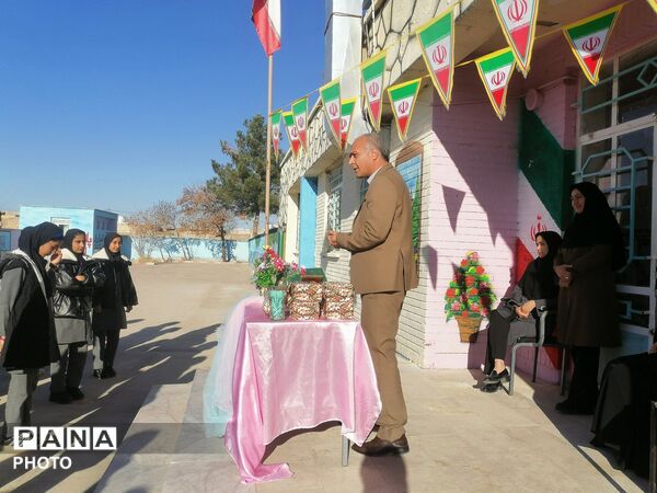 تجلیل از دانش آموزان برتر آموزشی دبیرستان حاج مهدی روحانی خلیل آباد