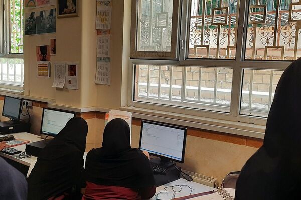 بازدید دانش‌آموزان پایه نهم آموزشگاه دخترانه پاکان،ملارد از هنرستان‌های طوبی، کبری زرگران و نور