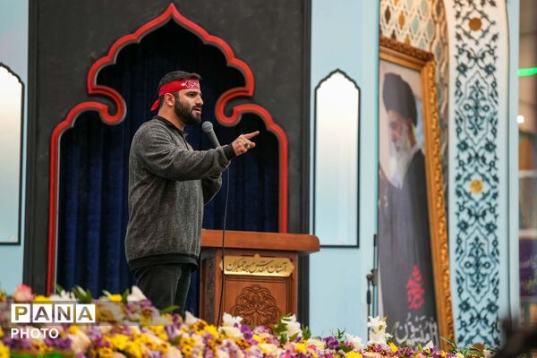 اجتماع بانوان انقلابی به مناسبت چهلم قائد امت و شهدای میناب در مسجد جمکران 