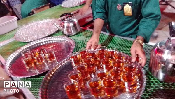 زحمات بی وقفه چایخانه حضرت زهرا (س)