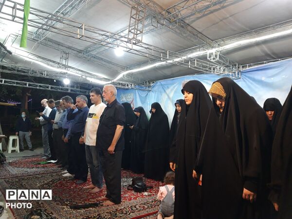 اقامه نماز استغاثه به امام زمان (عج) در موکب حماسه مقاومت دانش آموز 
