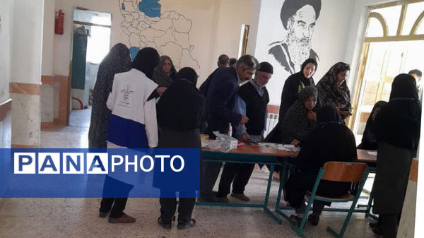 تیم درمانی درمانگاه بسیجیان آشخانه به اهالی روستای چخماقلو