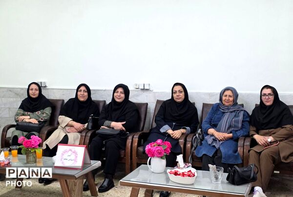 دبیرستان فاطمه‌الزهرا میزبان آیین خاطره‌سازان