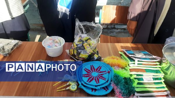 گشایش نمایشگاه «ایرانمون» در دبیرستان نیایش با بازارچه دانش آموزی