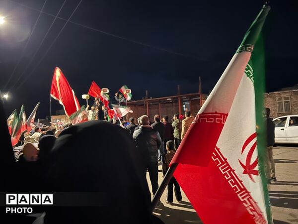 در خیابان ریشه دوانده‌ایم