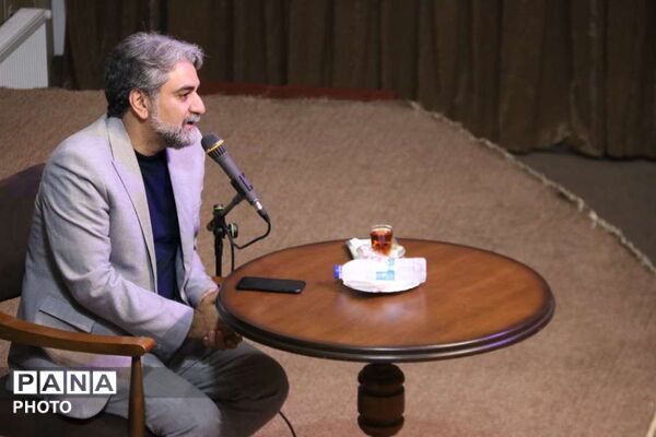 طنین «قند روضه» در سوگ آخر صفر؛ گردهمایی شاعران آیینی در یزد