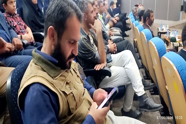 آیین تجلیل از خبرنگاران و فعالان عرصه رسانه در سینما هنر یاسوج