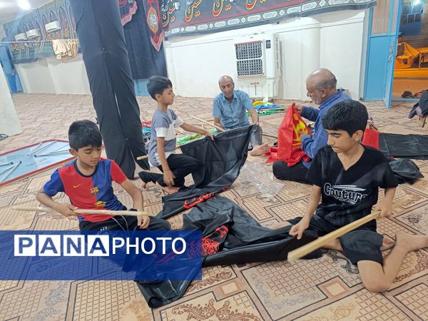 حسینیه حضرت ابوالفضل(ع) در استقبال از ماه محرم سیاه پوش و غبارروبی شد