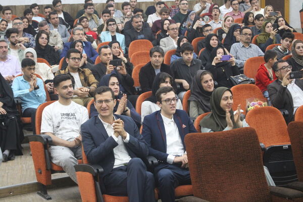 تجلیل از برگزیدگان دبیرستان شهید بهشتی شهرستان بوشهر (1)