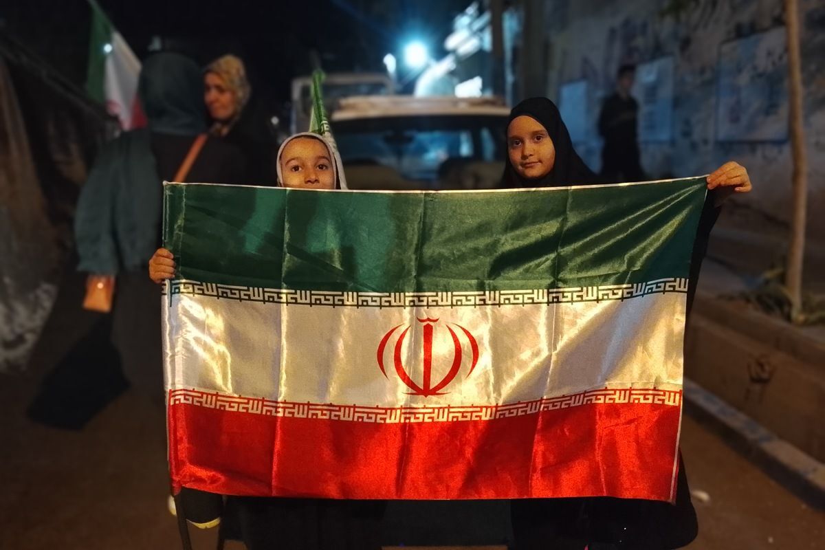 هم‌صدایی مردم و مسئولان در تجمع شبانه شهرک انقلاب