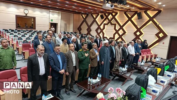  آیین اهدای 7 هزار و 225 بسته لوازم التحریر به یاد شهدای دانش آموز میناب در قم