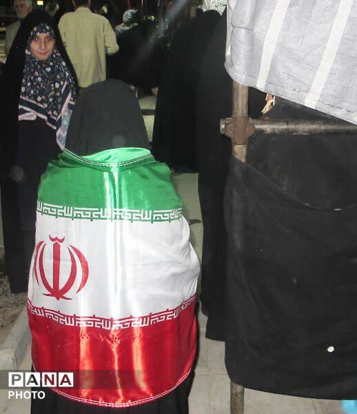رژه باشکوه خودروها در شهرکرد نماد اتحاد مردم 