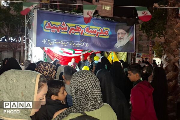 برپایی موکب «مدرسه رهبر شهید» در میدان هفت تیر نسیم‌شهر