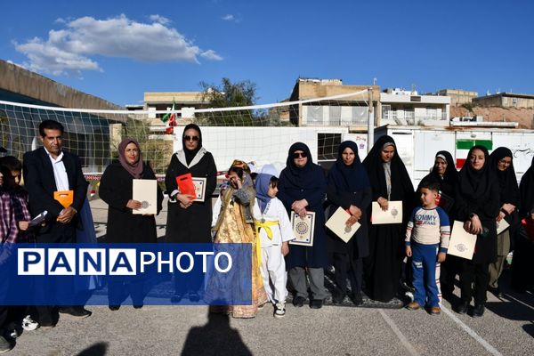  برگزاری مراسم جشن و افطاری با شکوه در دبستان عشایری حاجیه خانم رباب امامی