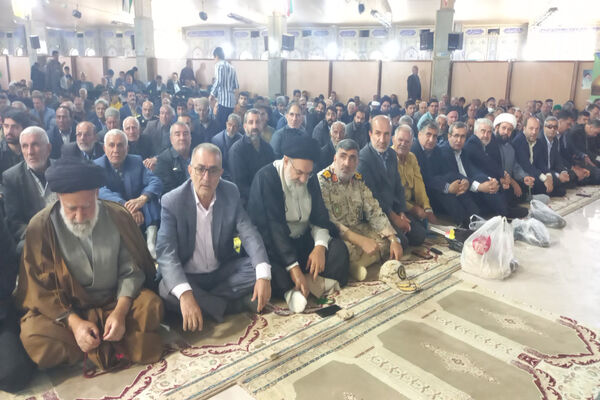 اقامه آخرین نماز جمعه ماه مبارک رمضان با حضور چشمگیر مردم یاسوج