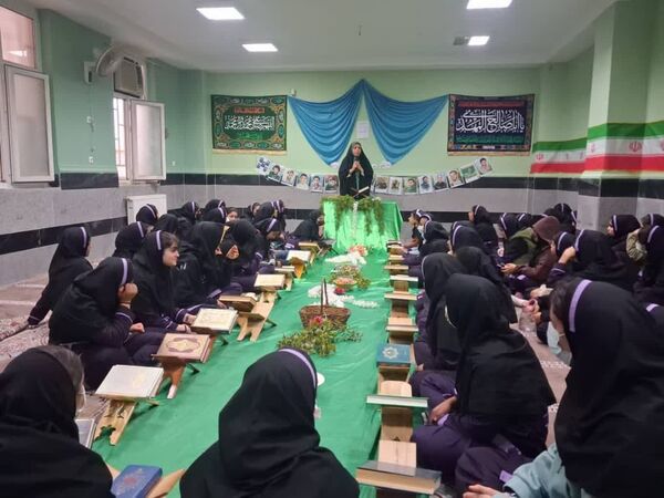 برگزاری محفل انس با قرآن کریم در مدرسه حضرت خدیجه کبری (س) جم